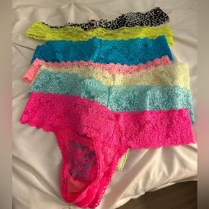 7 lace thongs
